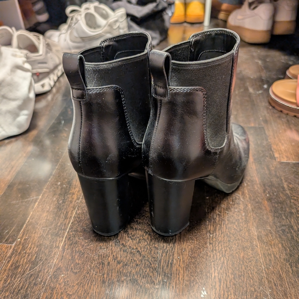 Clarks Block Heel Chelsea Boot - Picture 3 of 4